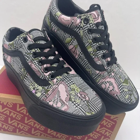 Vans WMNS Old Skool Stackform Platform Sneakers
Tapestry Floral Blck
VN0009PZBM8 - Picture 6 of 16